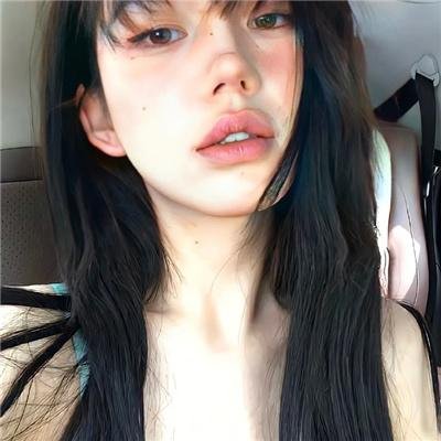 霓虹灯下的圣教士